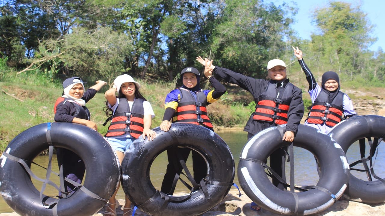 Oyo River Tubing sungai