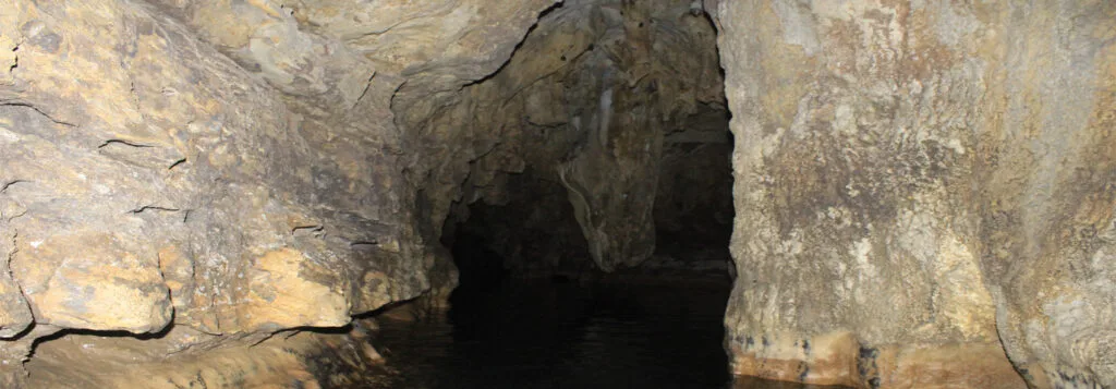 lubang sempit goa pindul