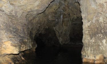 lubang sempit goa pindul